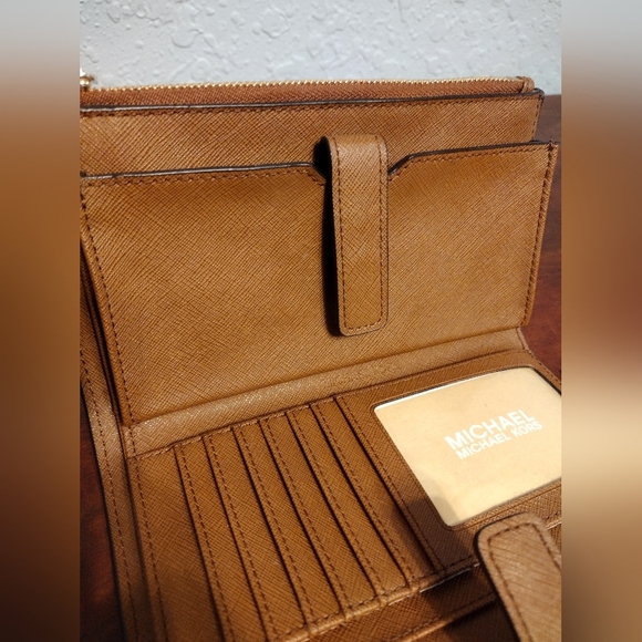 Michael Kors Tan Double Zip Wristlet Luggage - Picture 7 of 9
